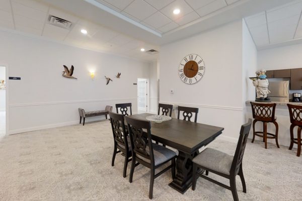 500-Lampart-Ave-Community-Lobby-Dining-Room